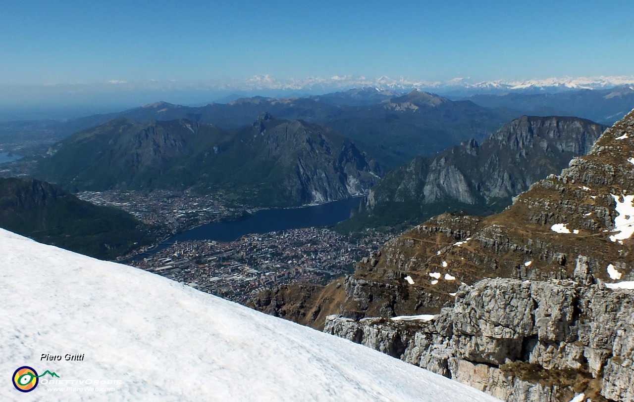 58 Vista su Lecco, il suo lago i suoi monti .JPG